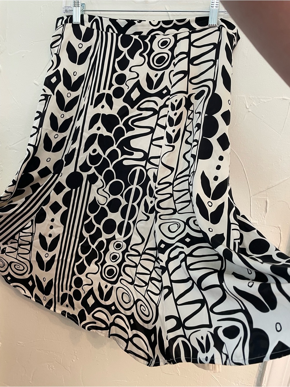 100% Silk Valerie Stevens Black & White Geometric Abstract Godet Panel Skirt - Picture 12 of 12